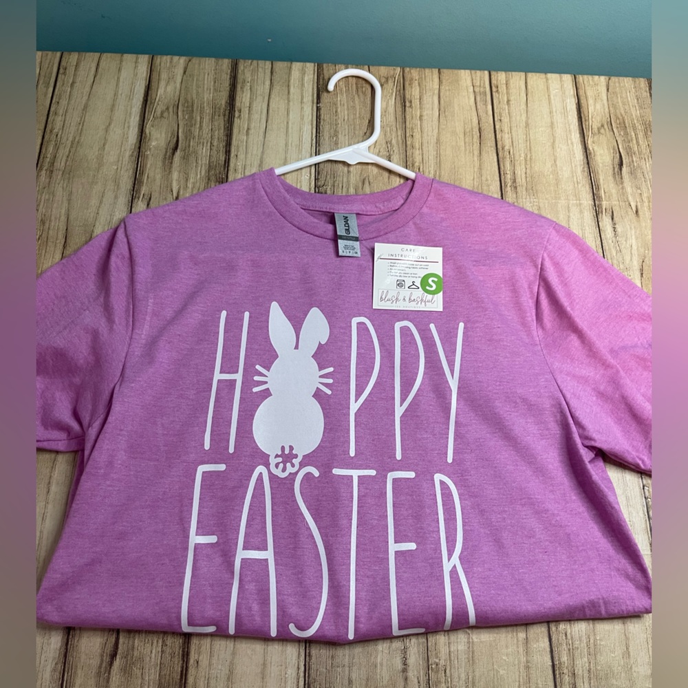 NWT Cute Happy Easter 🐰 Purple Graphic Tee Size Small